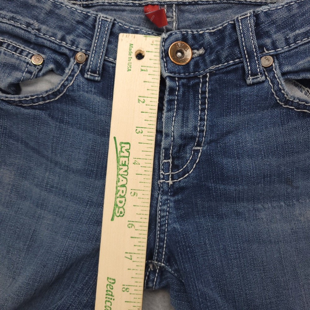 BKE Denim Reese Distressed Cropped Jeans Size 28 Embellished Pockets Capri - Picture 14 of 16